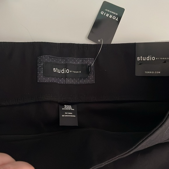 Torrid black pixie pant - Picture 3 of 3